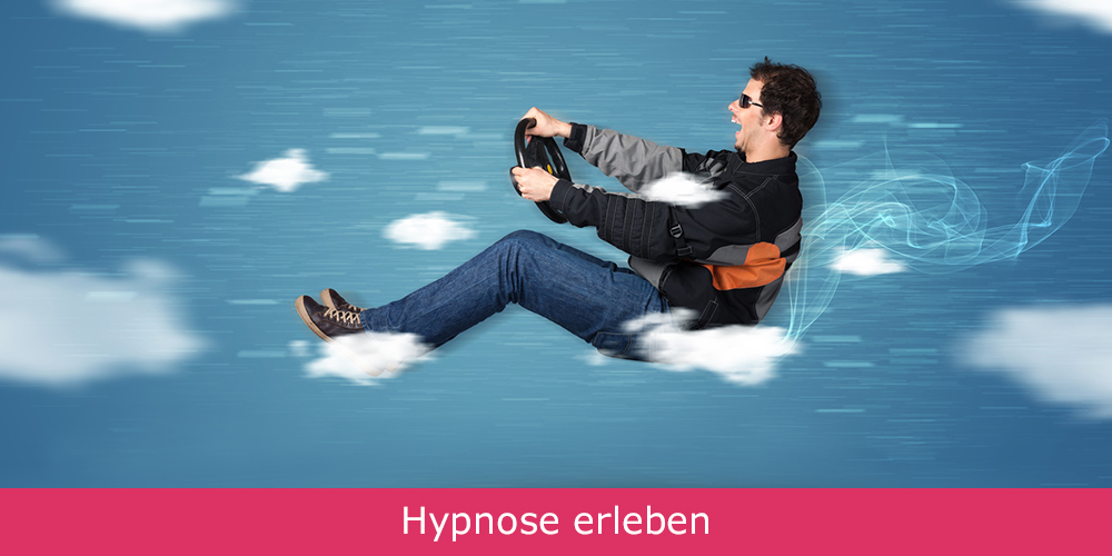 Beim Hypnoseerlebnis fährt er dank seiner Vorstellungskraft mit einem Auto am Himmel über Wolken.