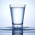 Darum ist stilles Wasser gesünder als Sprudelwasser